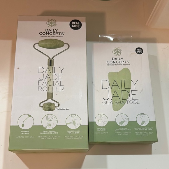 Daily Concepts Jade Facial Roller and Gua Sha Tool Set - Green - Picture 1 of 5